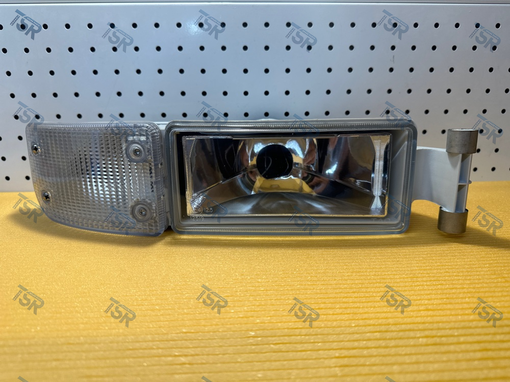 Фара противотуманная правая