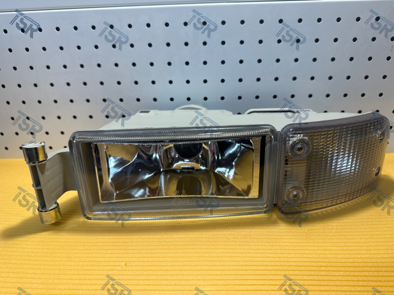 Фара противотуманная правая