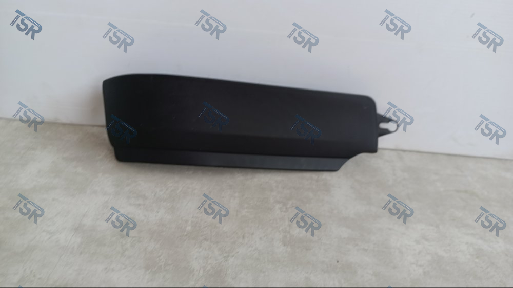 Накладка бампера правая