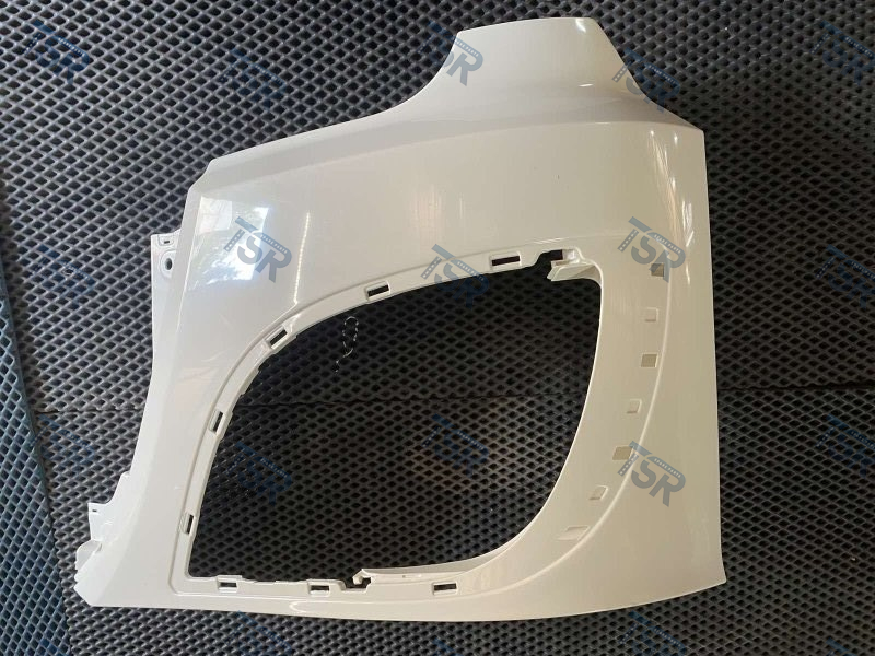 Облицовка фары левая