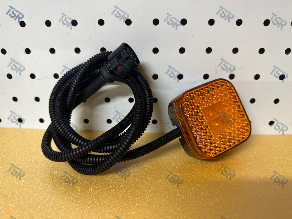 Фонарь габаритный боковой