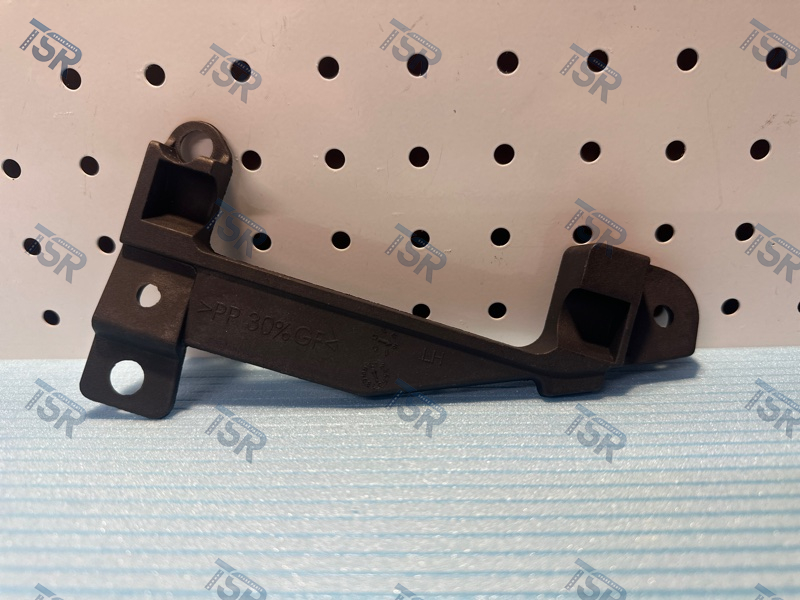 Кронштейн крепления фары левый