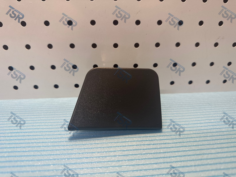 Заглушка бампера левая