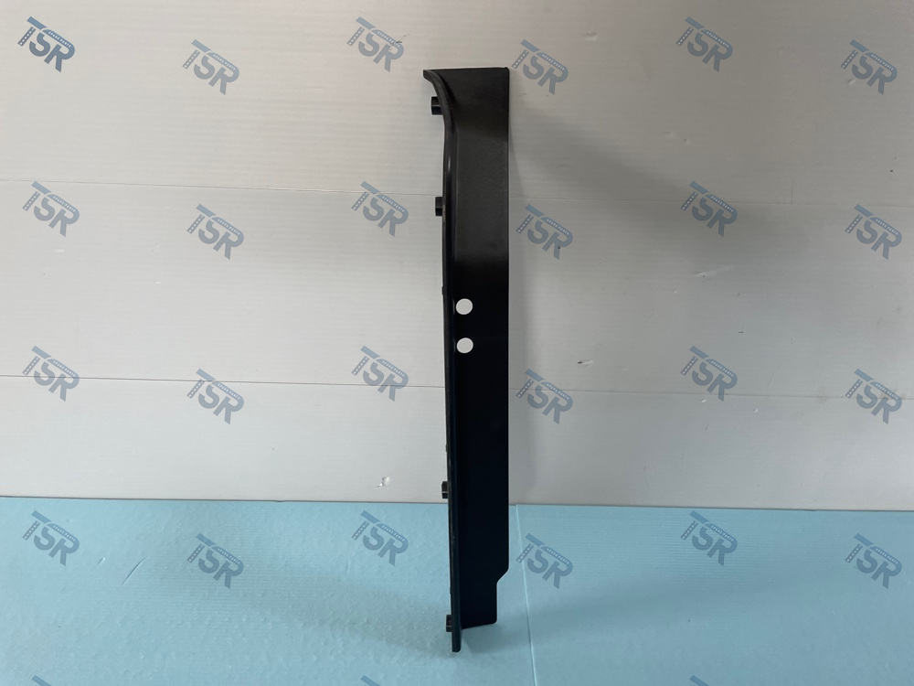 Часть бампера переднего правый угол крышка амортизатора