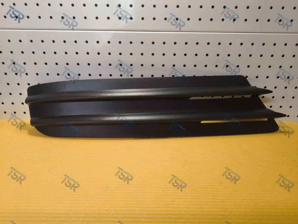 Накладка бампера правая