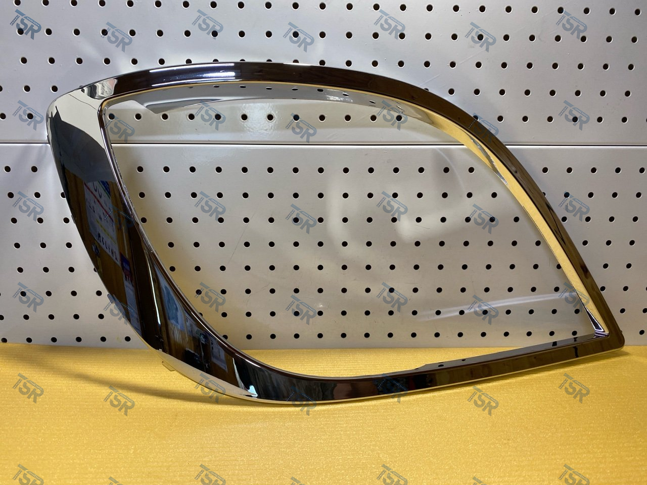 Окантовка фары