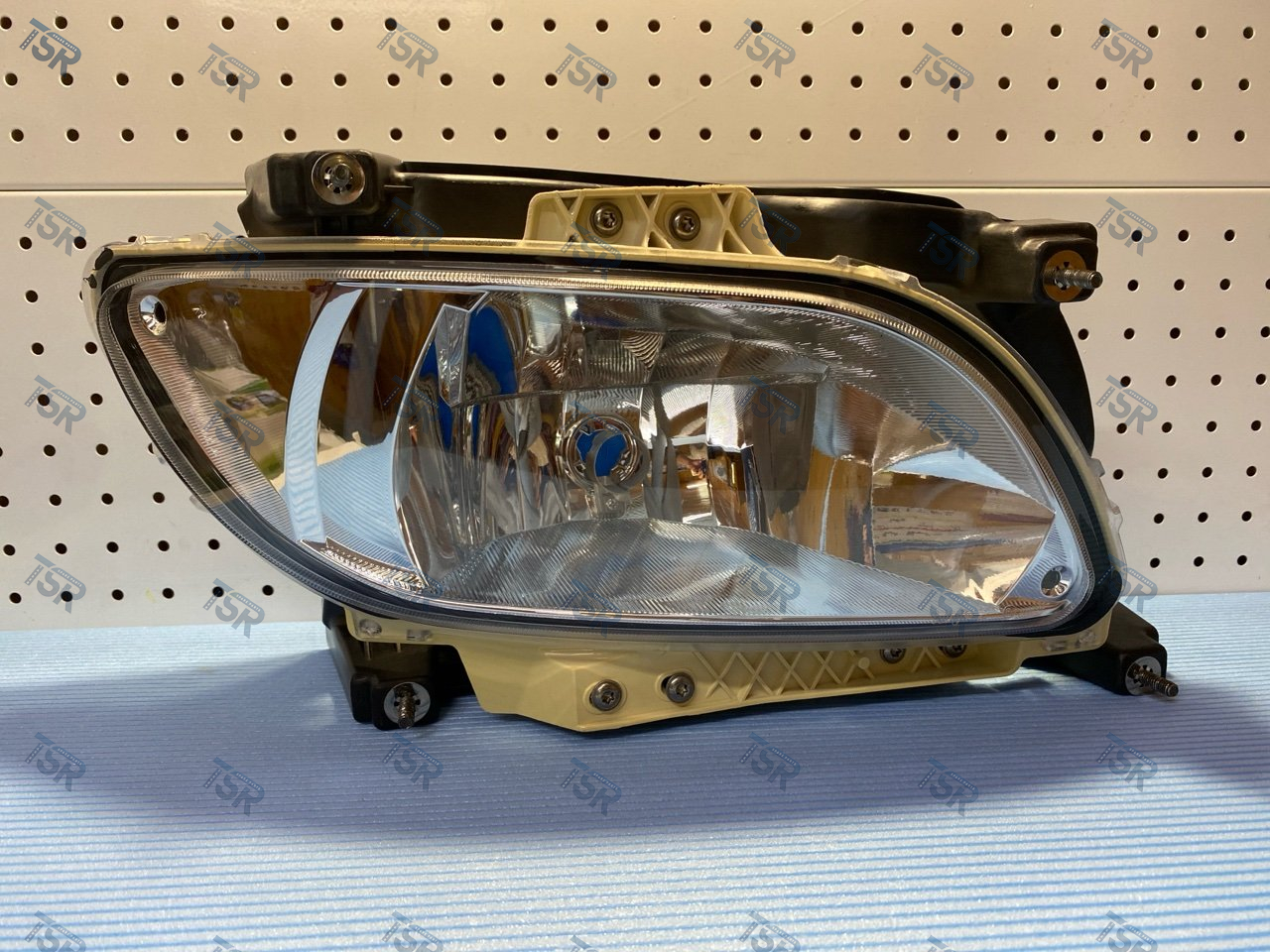 Фара противотуманная правая