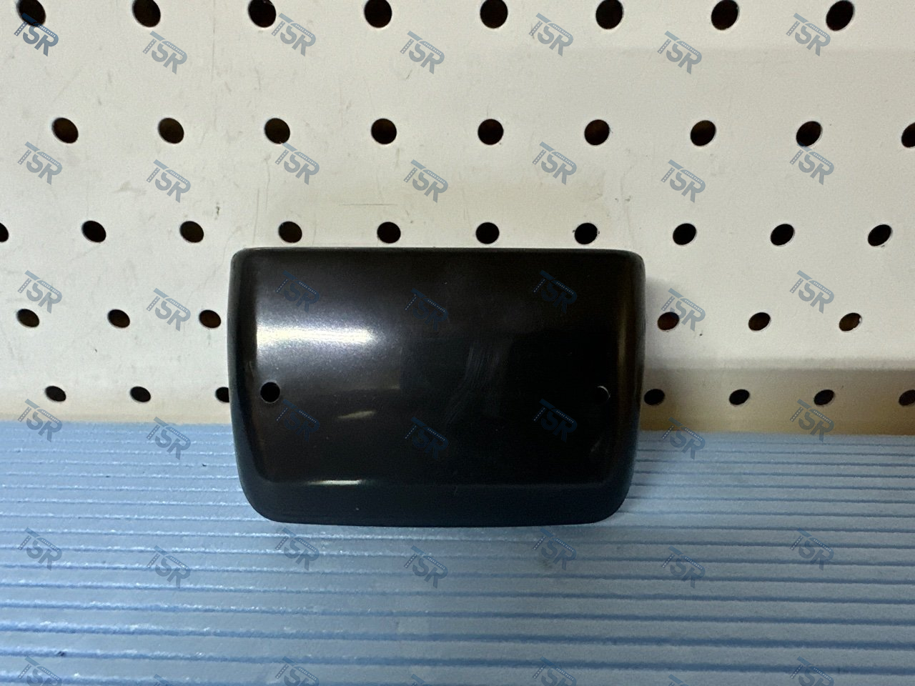 Накладка петли капота