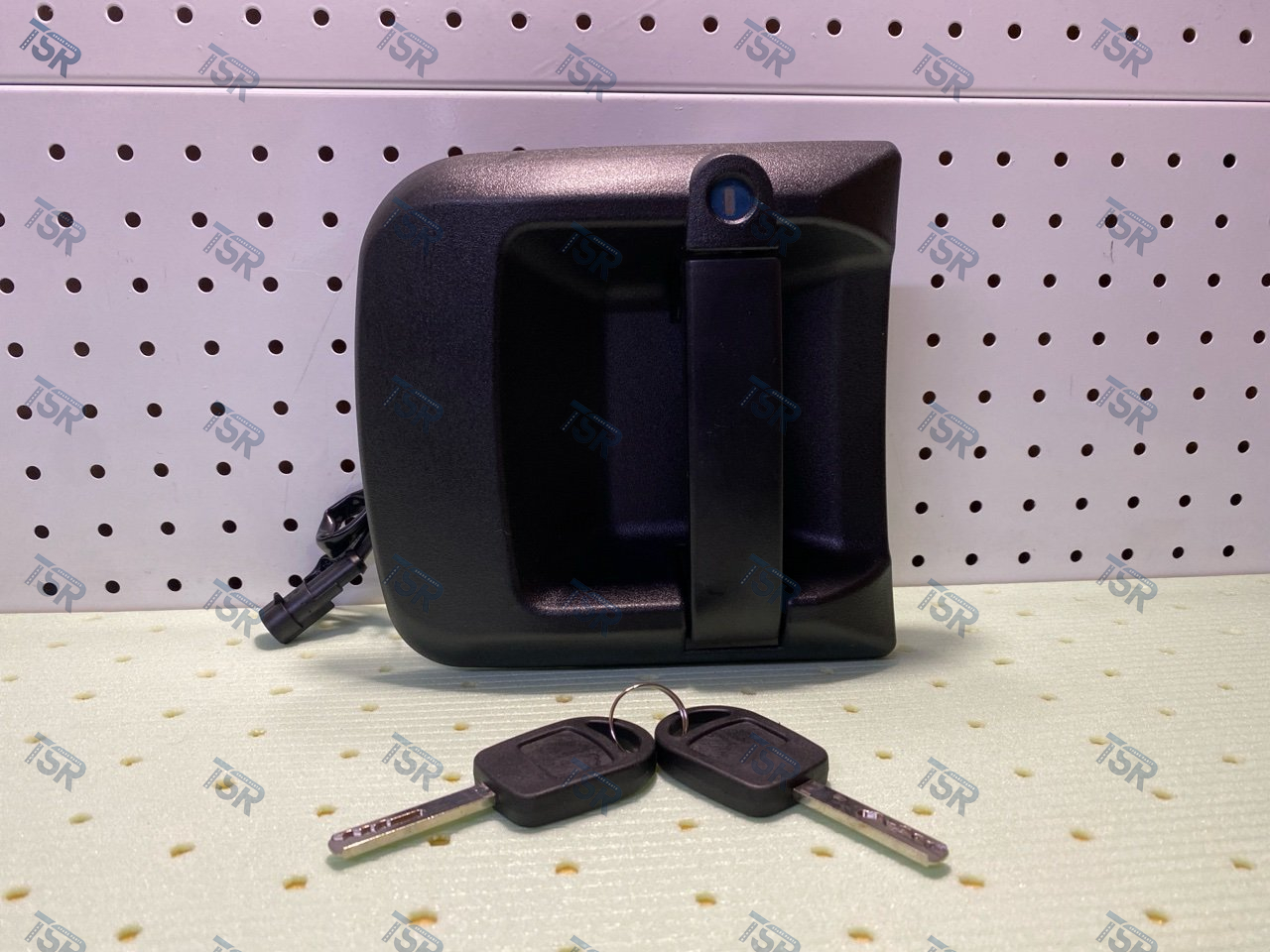 Ручка двери левая