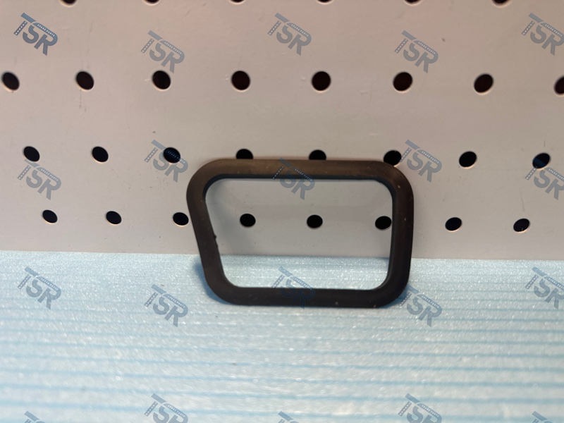 Прижимное кольцо справа