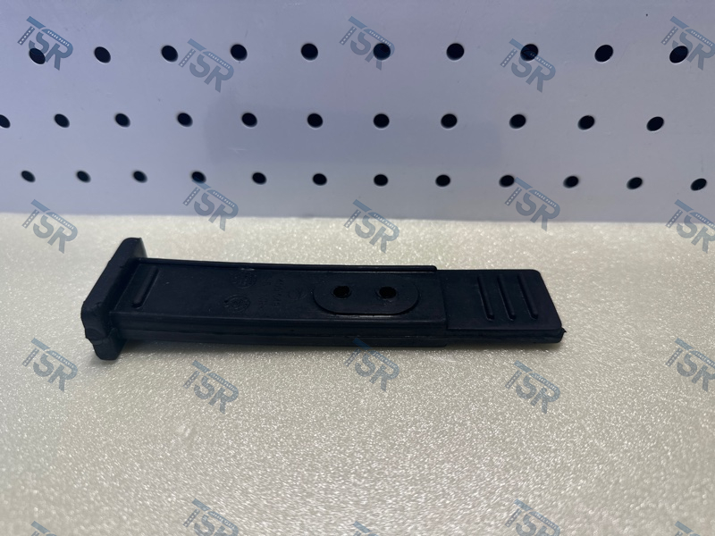 Держатель брызговика резиновый