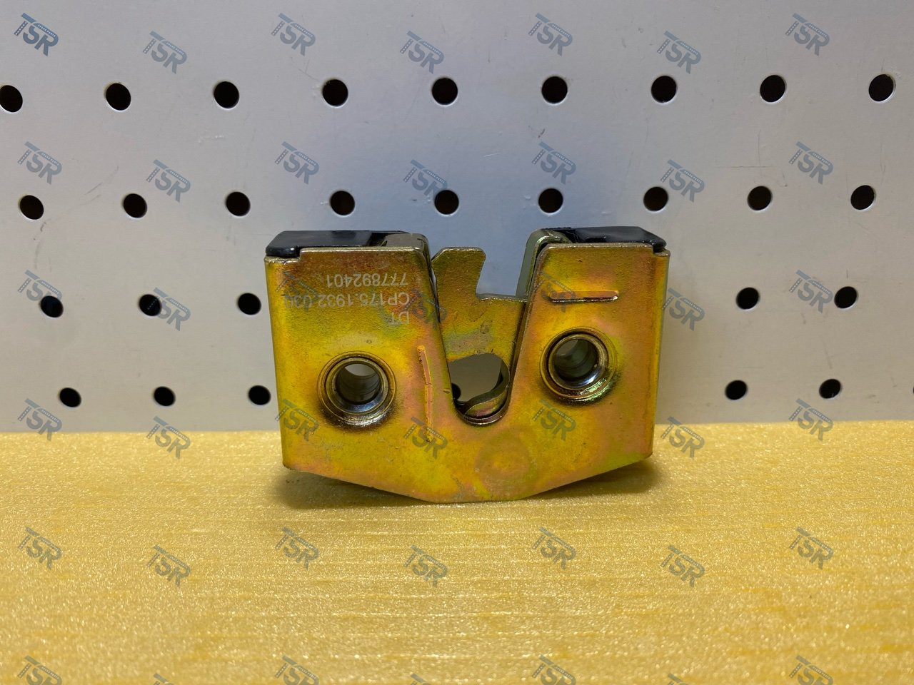 Замок двери левый