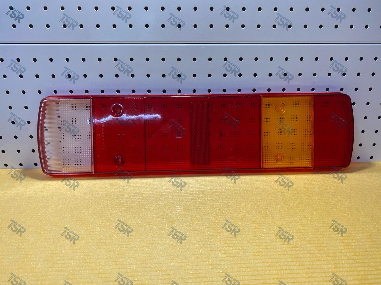 Рассеиватель заднего фонаря