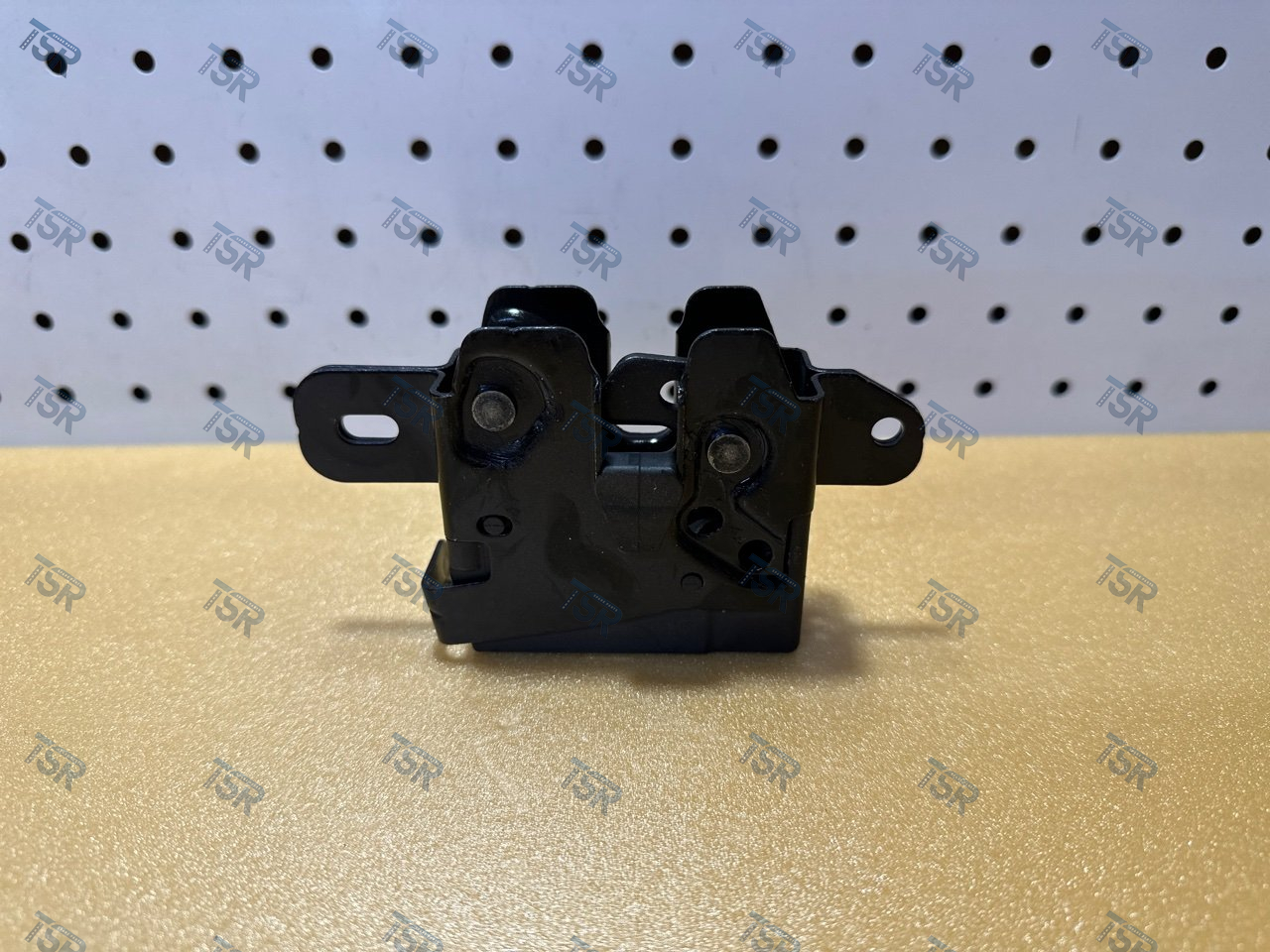 Замок капота правый