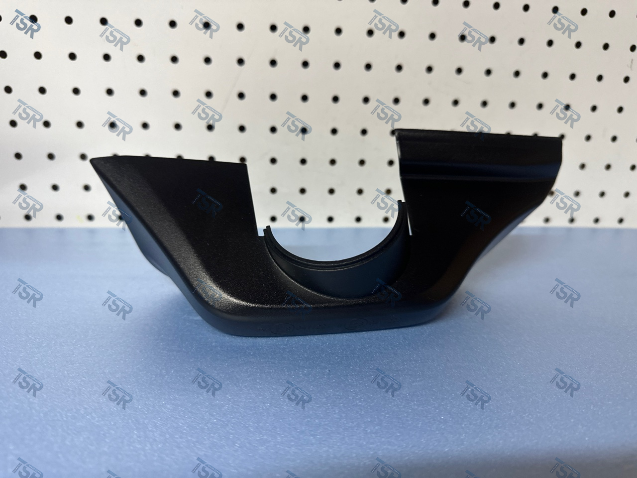 Крышка кронштейна зеркала нижняя правая