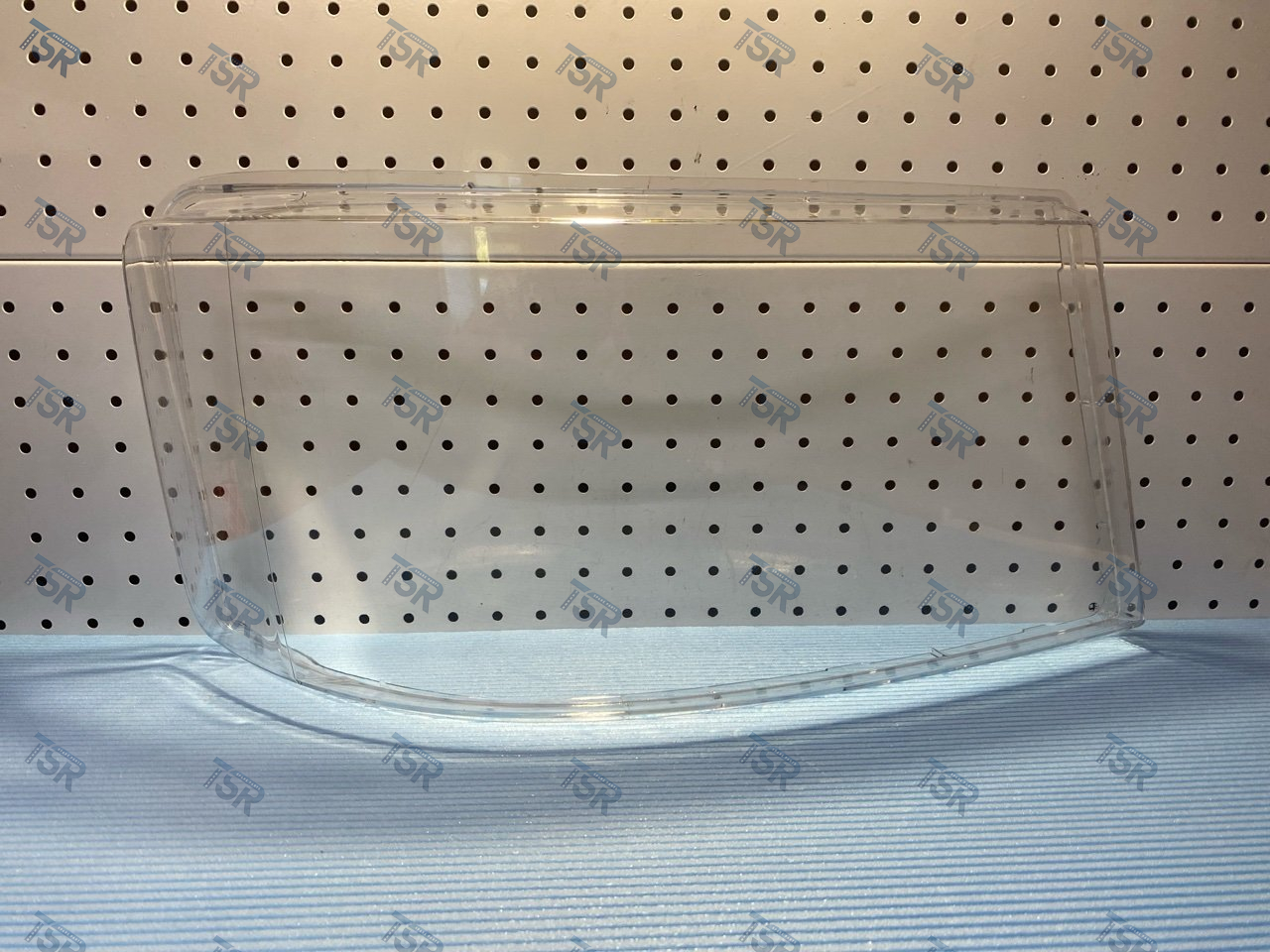 Стекло фары правой