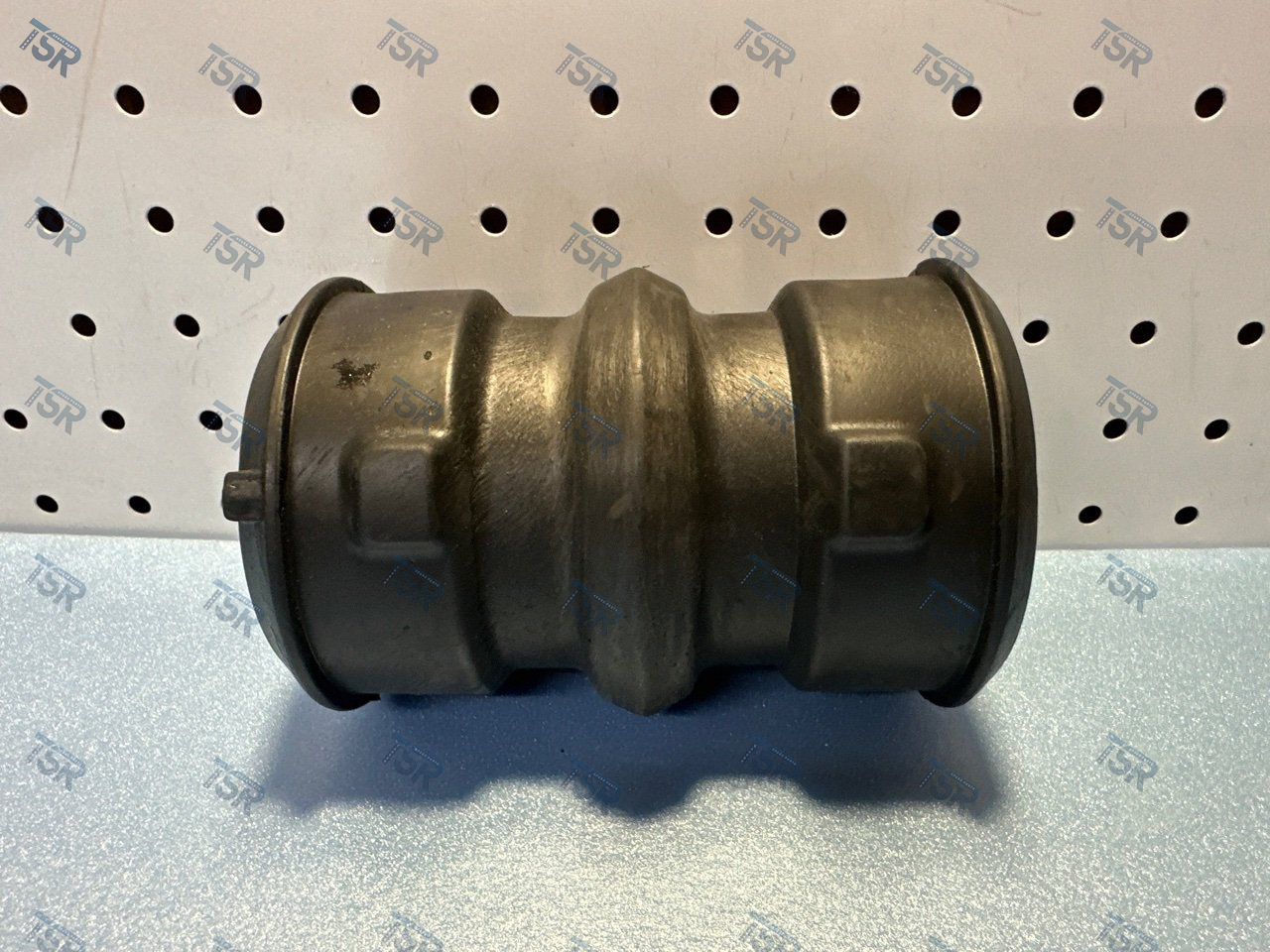 Втулка крепления заднего крыла