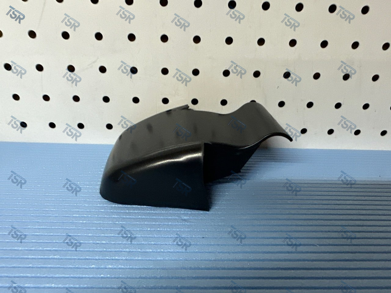 Крышка петли двери правая