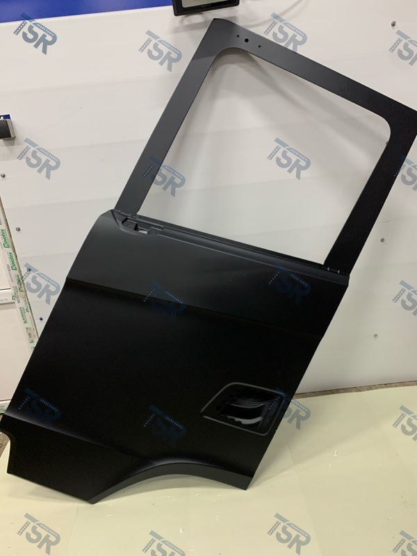 Дверь кабины левая