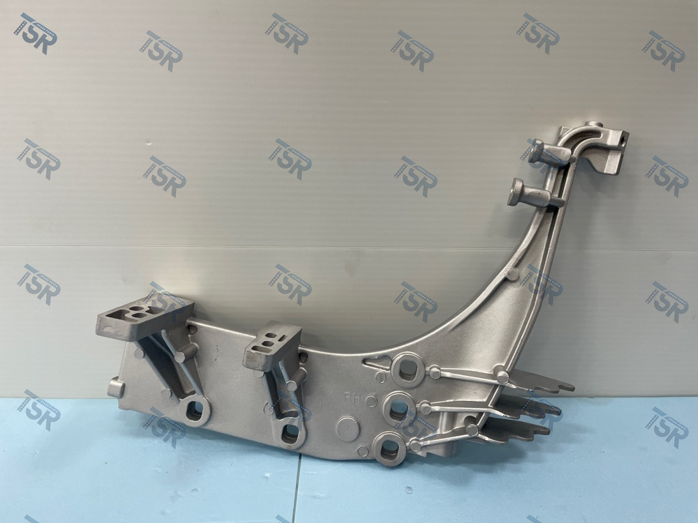 Кронштейн подножки правый