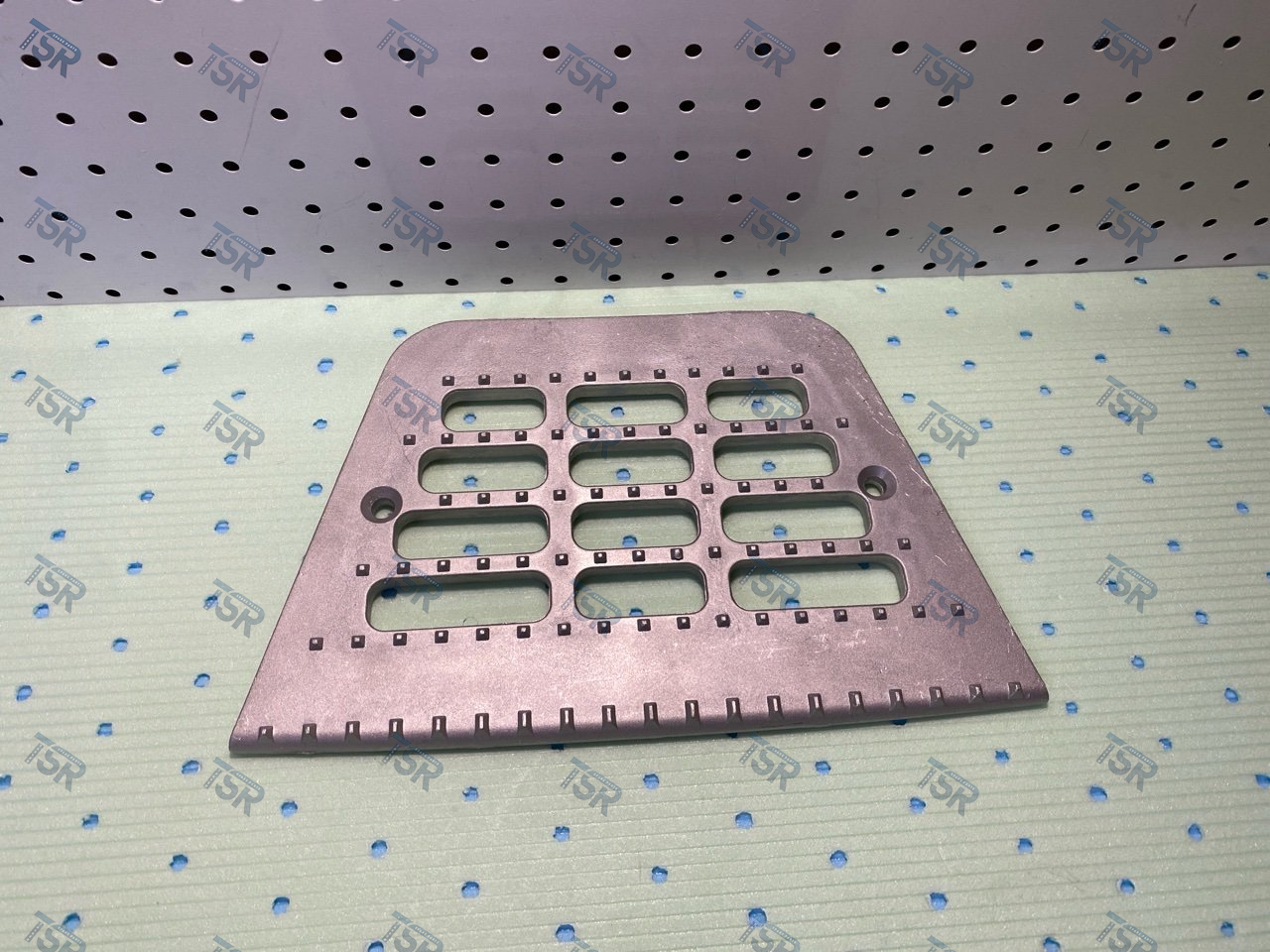 Решетка подножки нижняя