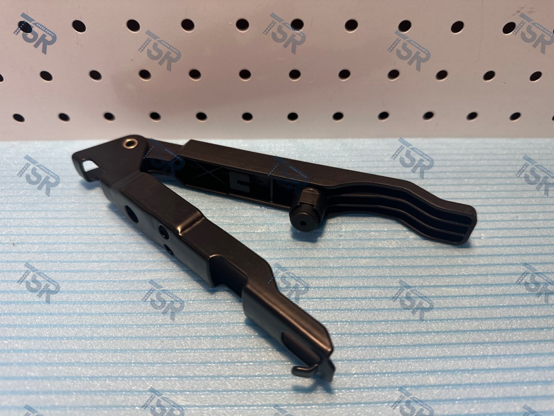 Ручка замка капота двигателя