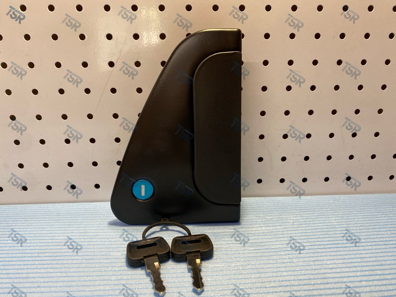 Ручка двери левая