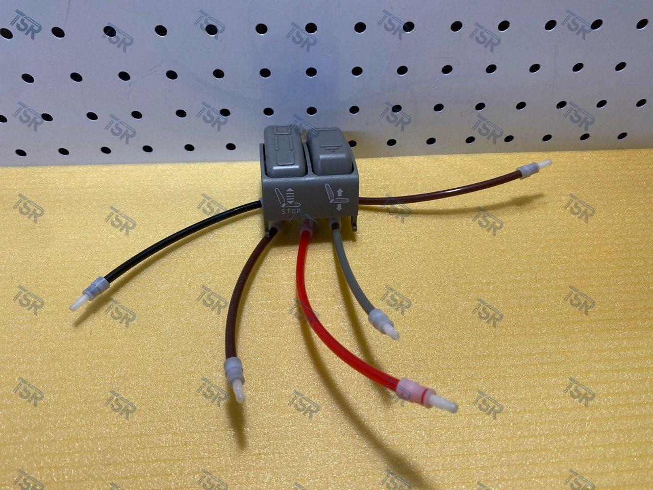 Клавиши управления подъемом сидения