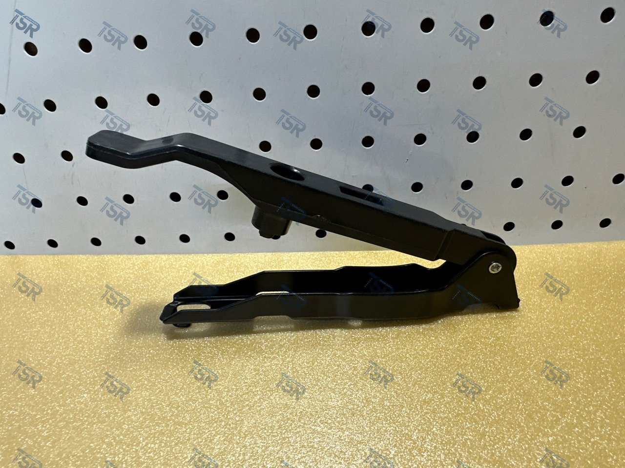 Ручка замка капота двигателя