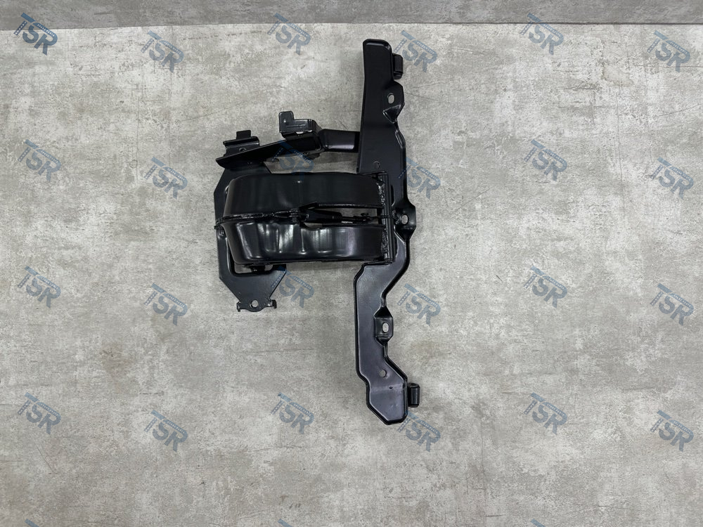 Кронштейн дефлектора кабины левый