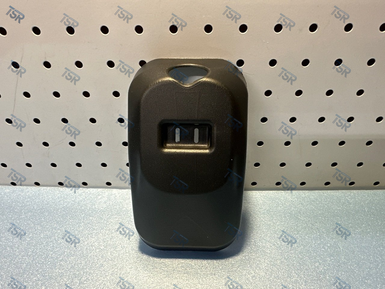 Крышка хомута топливного бака