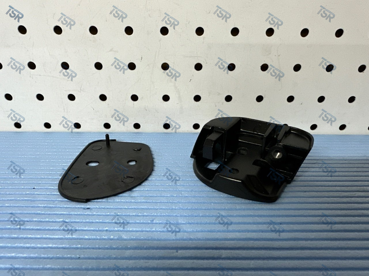 Крепление зеркала верхнее правое