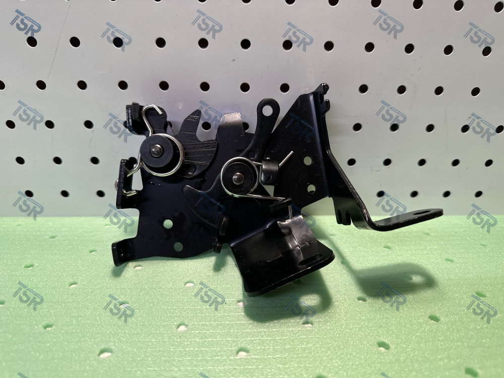 Замок капота