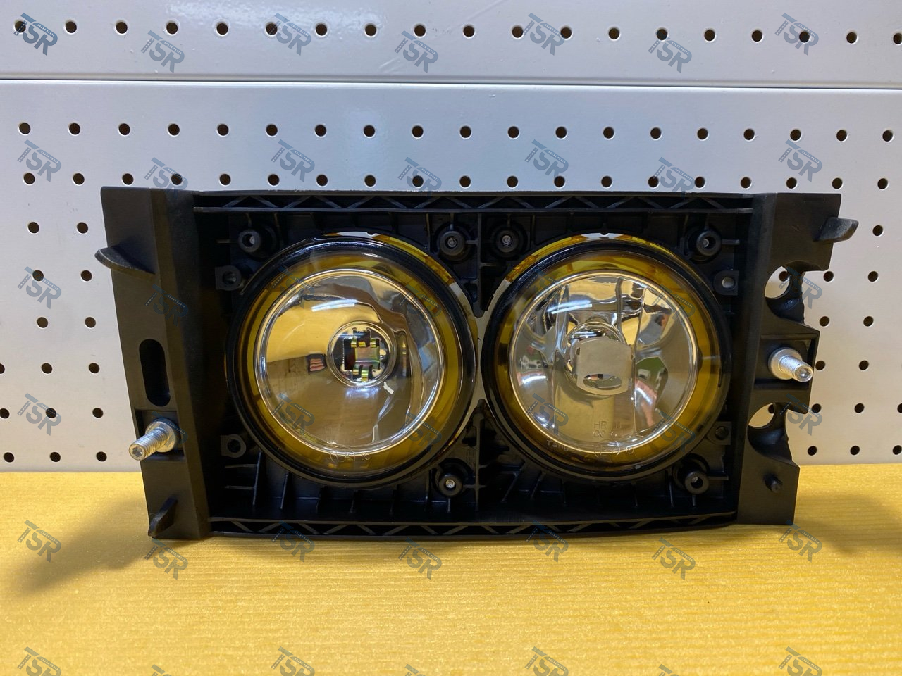 Фара противотуманная левая