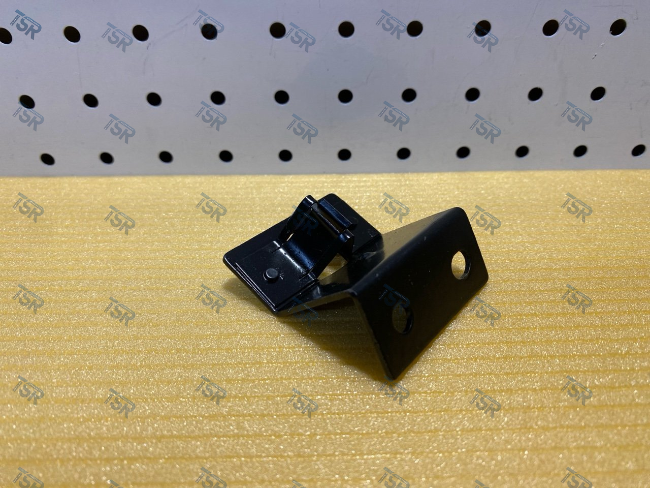 Кронштейн дифлектора кабины