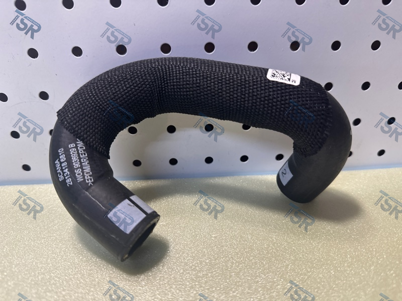 Патрубок водяной