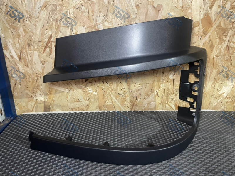 Облицовка фары левая