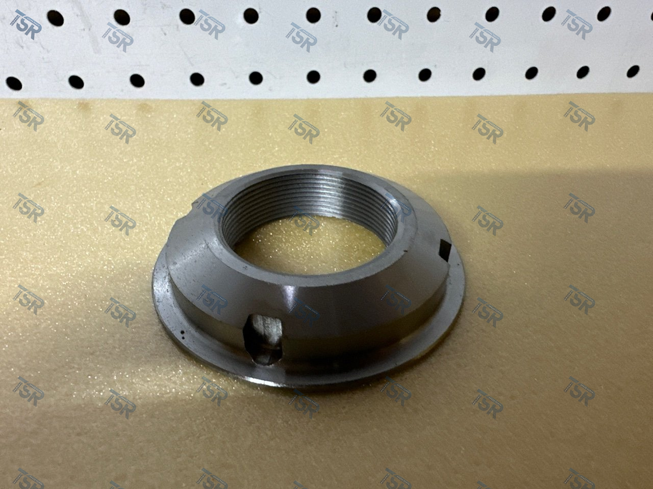 Гайка хвостовика шлицевая