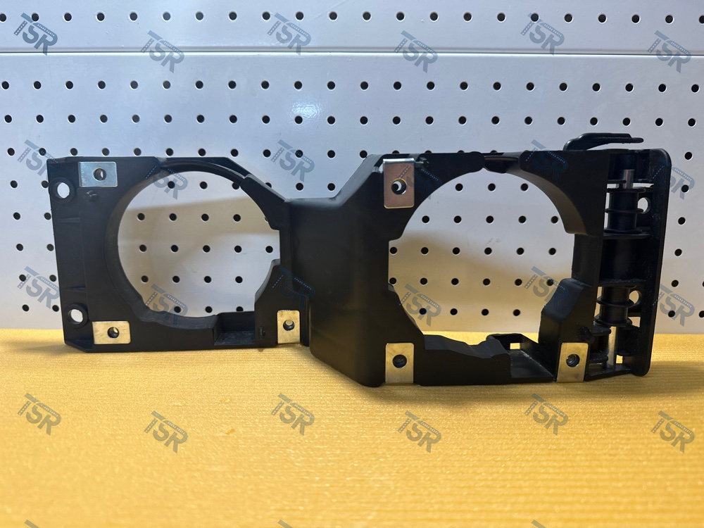 Кронштейн фары правый