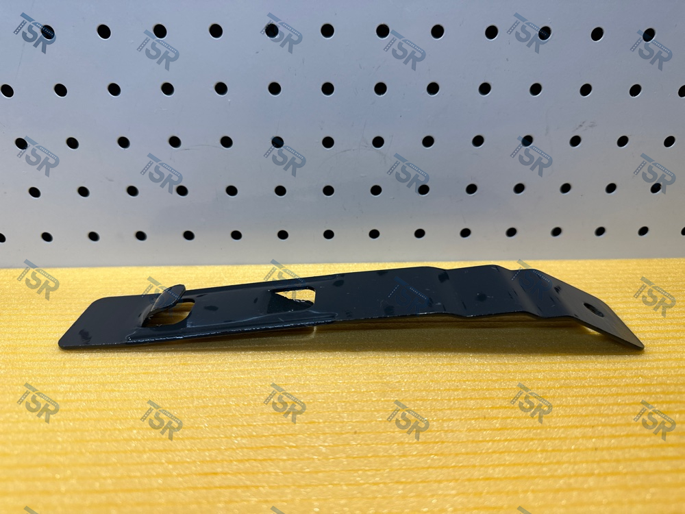 Крепление брызговика