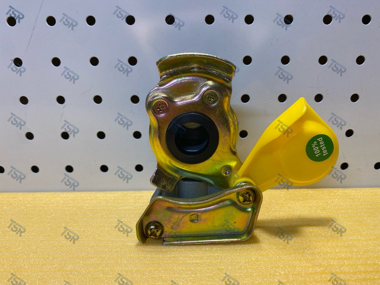 Головка соединительная желтая М22х15