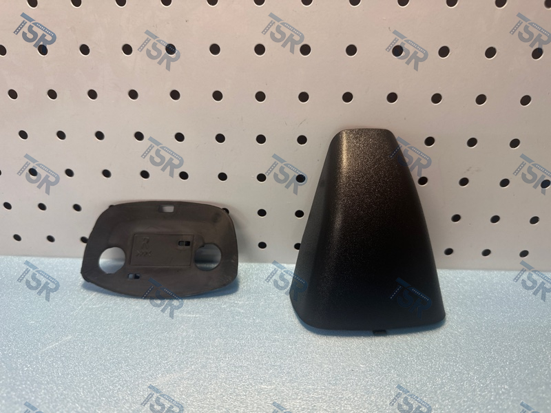 Крышка кронштейна зеркала верхняя правая