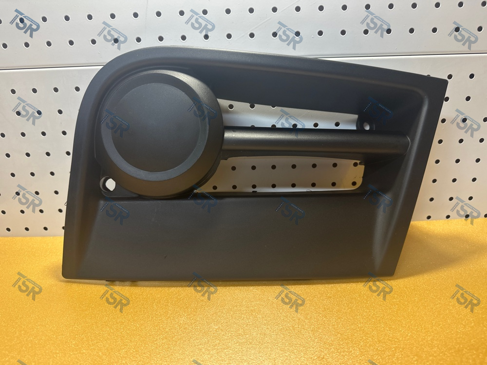 Накладка противотуманной фары правая