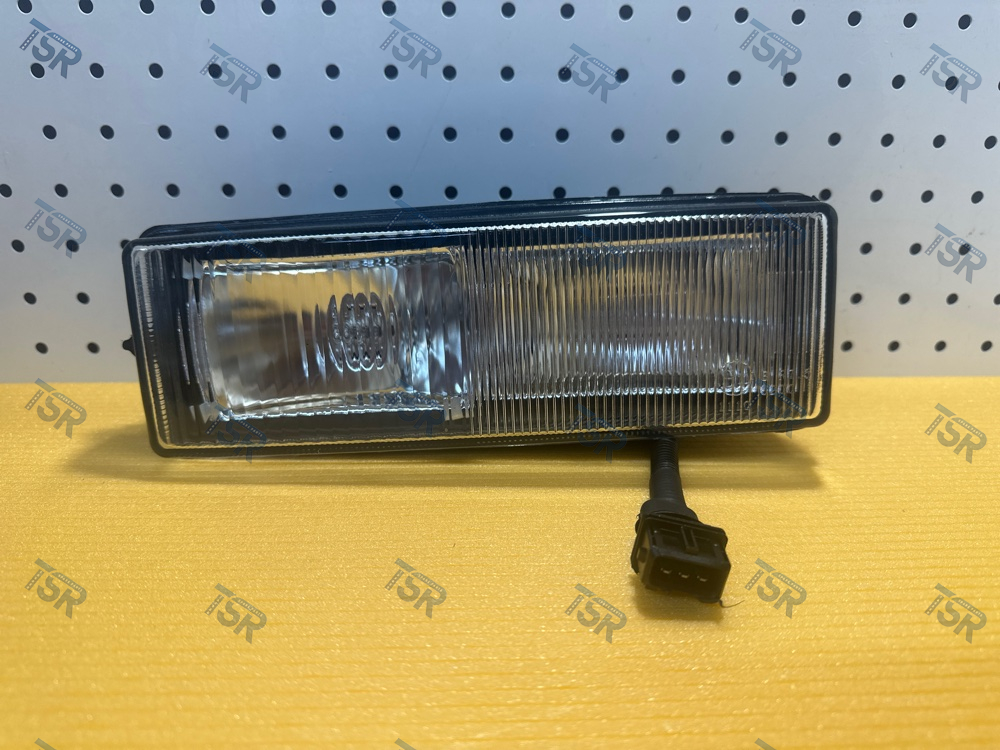 Фара противотуманная левая