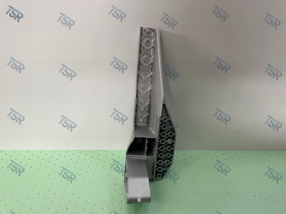 Кронштейн подножки правый