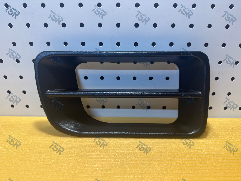 Воздухозаборник бампера правый