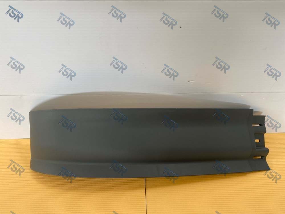 Спойлер нижний правая часть