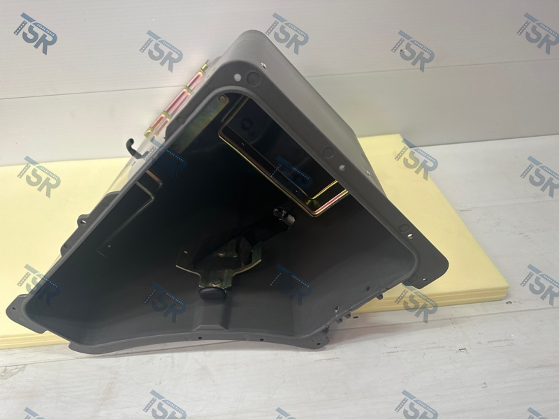 Инструментальный ящик левый