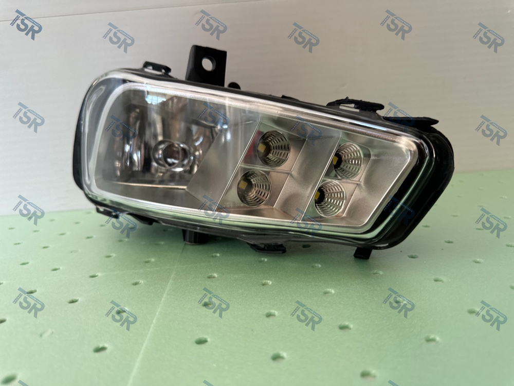 Фара противотуманная LED правая