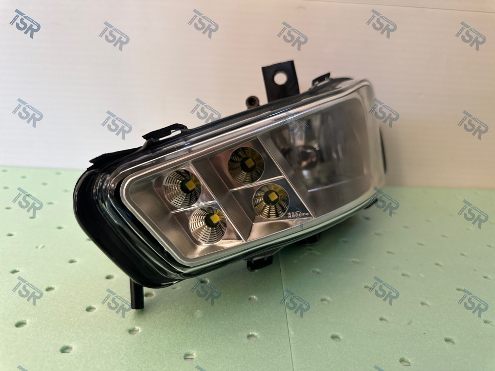 Фара противотуманная LED левая